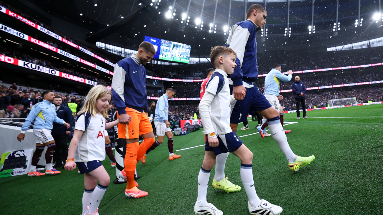 FINAL Child Mascot Opportunity of the season - Spurs vs Everton!